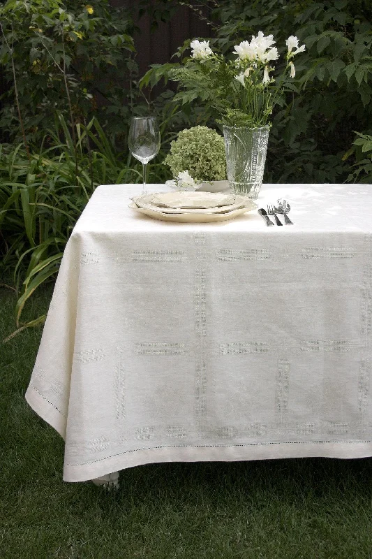 Natalie Tablecloth Collection