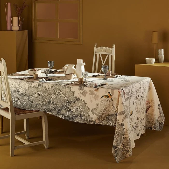 Monochrom Table Linens Collection